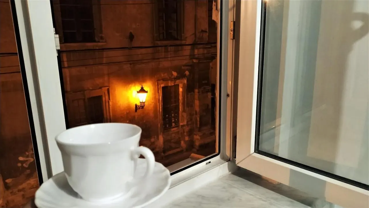 Apartment in the Heart of Rynok Square / Романтичні апартаменти на площі Ринок Львов